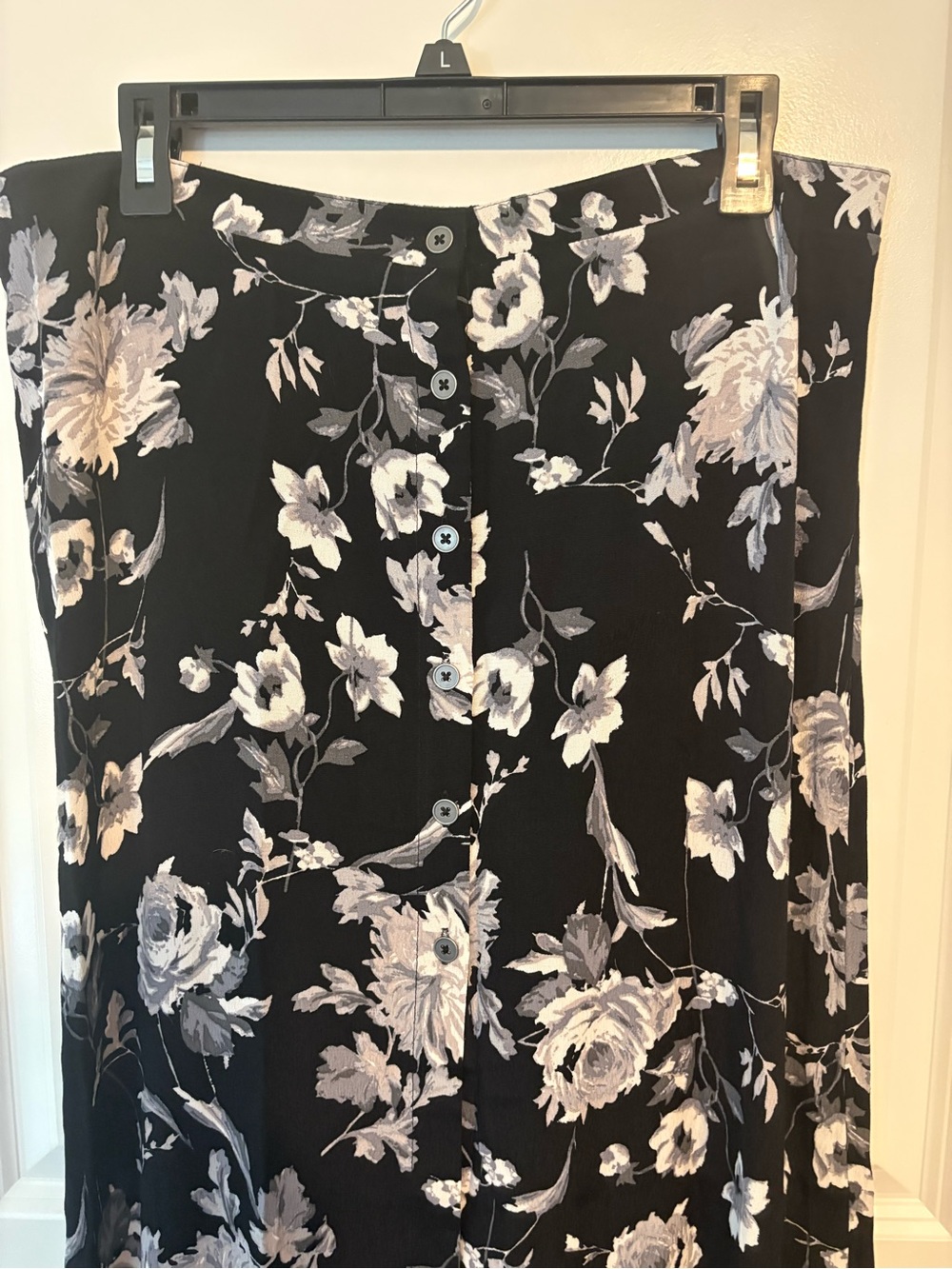 Wild Fable Black Floral Button Front Skirt Size Large NWT